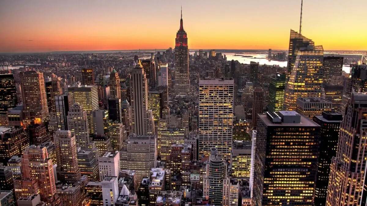 Sunset view of the Empire State Building and Manhattan skyline